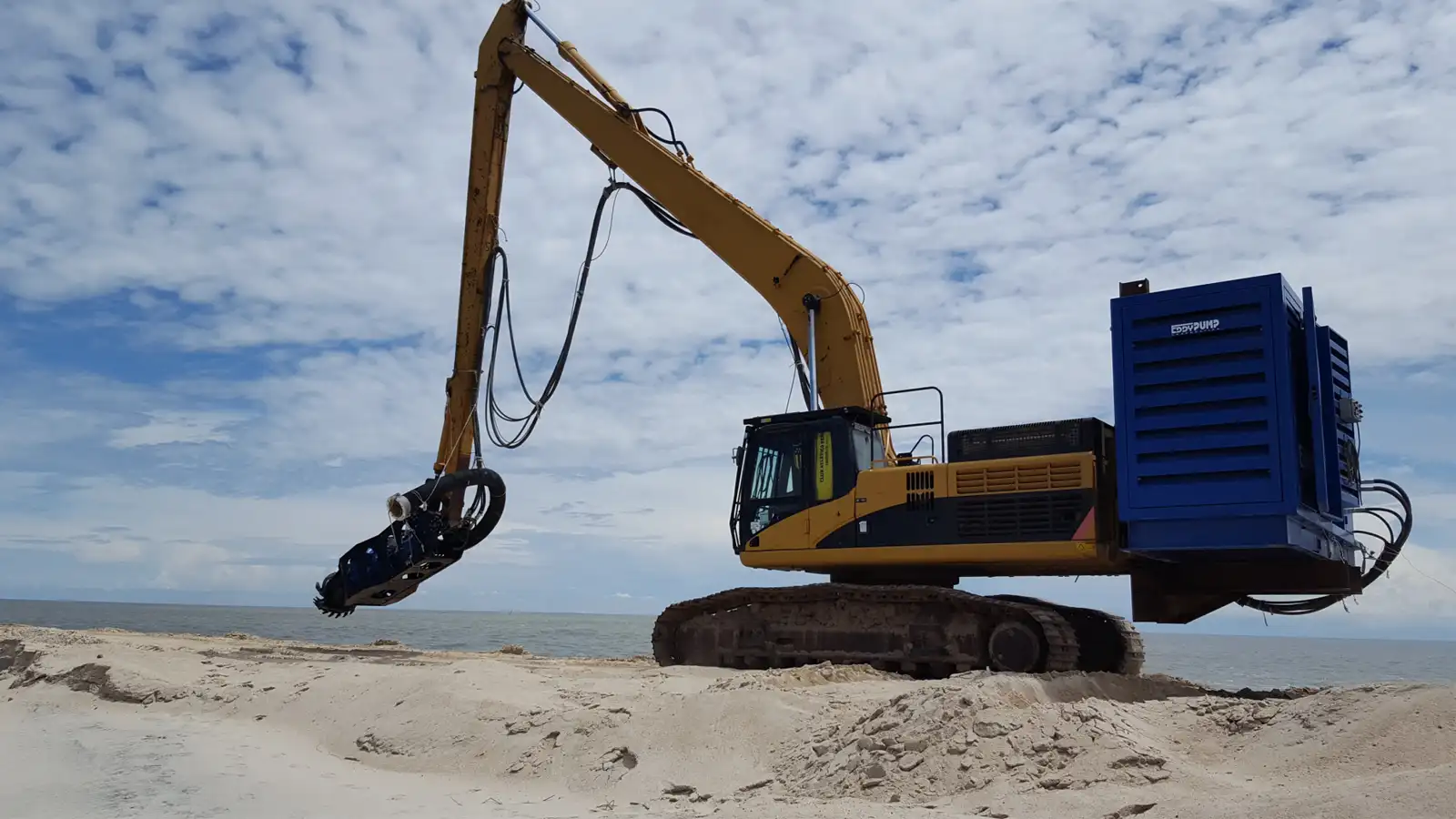 hawk-key-components -of-an-excavator-dredging-setup